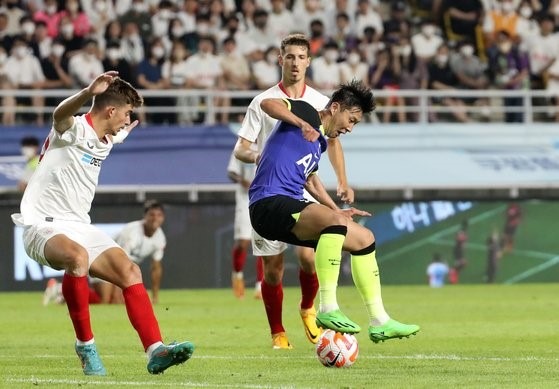 武汉三镇足球队中后场战术调整深度解析